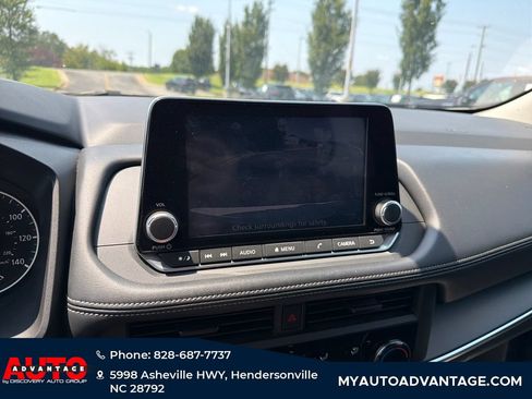 Used 2024 Nissan Rogue S FWD image 13