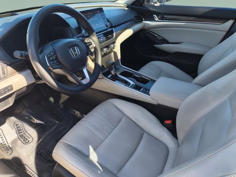 Used 2018 Honda Accord Touring image 17