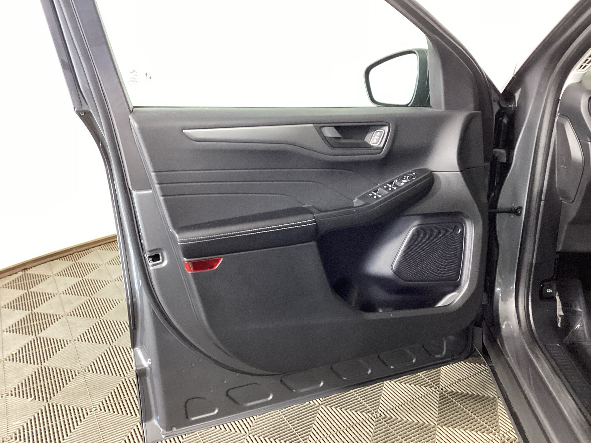 Certified 2023 Ford Escape Active AWD/4WD image 14