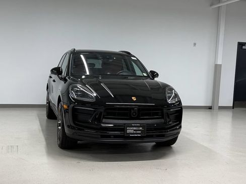 Certified 2026 Porsche Macan AWD/4WD image 10