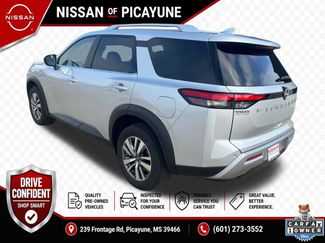 Used 2025 Nissan Pathfinder SL FWD video 3