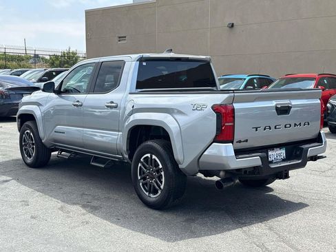 Used 2025 Toyota Tacoma TRD Sport AWD/4WD image 4