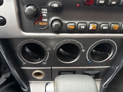 Used 2006 Pontiac Vibe w/ Sun And Sound Package image 9