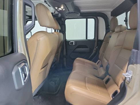 Used 2020 Jeep Gladiator Overland w/ Popular Equipment Package AWD/4WD image 27