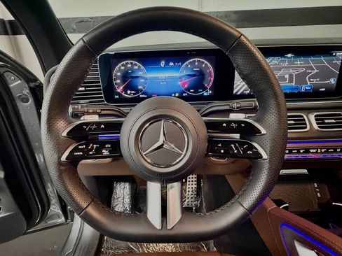 Used 2025 Mercedes-Benz GLS 450 4MATIC image 27