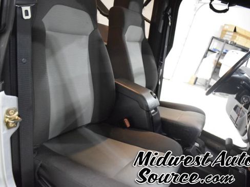 Used 2006 Jeep Wrangler Unlimited AWD/4WD image 23