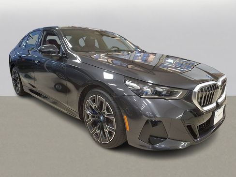 Used 2025 BMW i5 eDrive40i w/ M Sport Package image 3