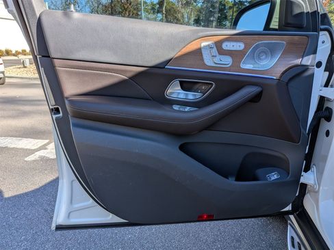 Used 2020 Mercedes-Benz GLS 450 4MATIC image 12