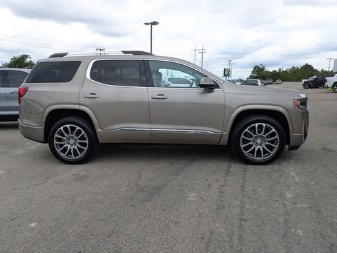 Used 2023 GMC Acadia Denali w/ Denali Ultimate Package FWD image 3