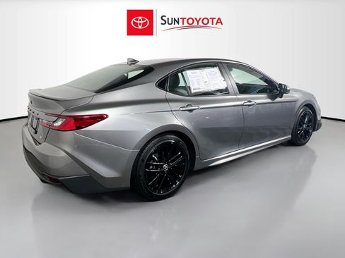 Used 2026 Toyota Camry SE FWD image 4