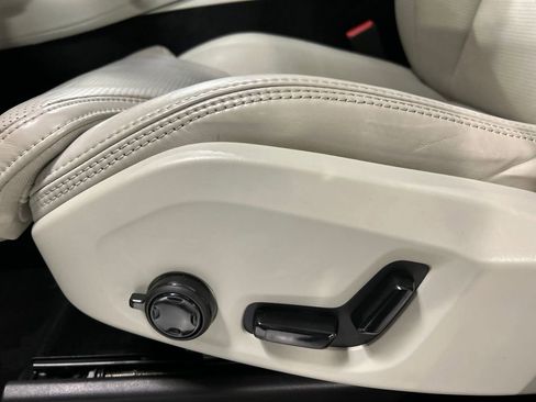 Certified 2023 Volvo XC90 B6 Ultimate w/ Protection Package Premier AWD/4WD image 11
