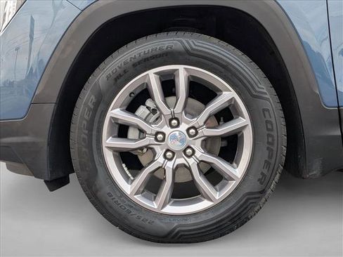 Used 2024 GMC Terrain SLT image 24