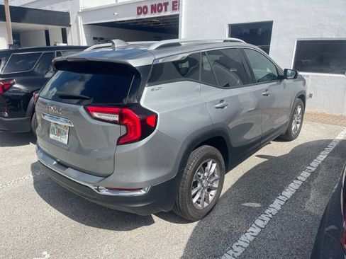 Used 2024 GMC Terrain SLT FWD image 4