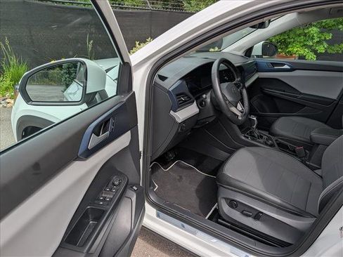 Used 2023 Volkswagen Taos SE w/ Panoramic Sunroof Package AWD/4WD image 26