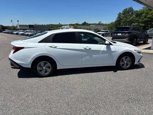 Certified 2025 Hyundai Elantra SE FWD image 2