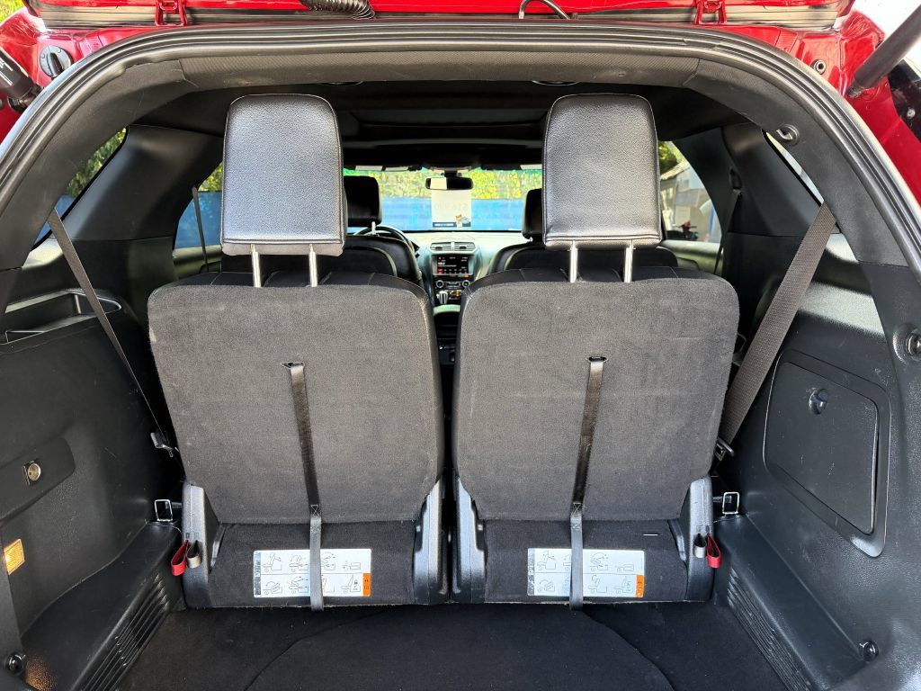 Used 2019 Ford Explorer XLT w/ Equipment Group 202A FWD image 19