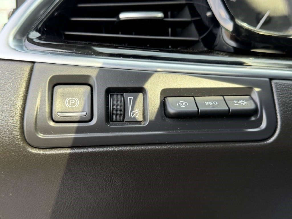 Certified 2025 Cadillac XT6 Premium Luxury w/ Technology Package AWD/4WD image 20