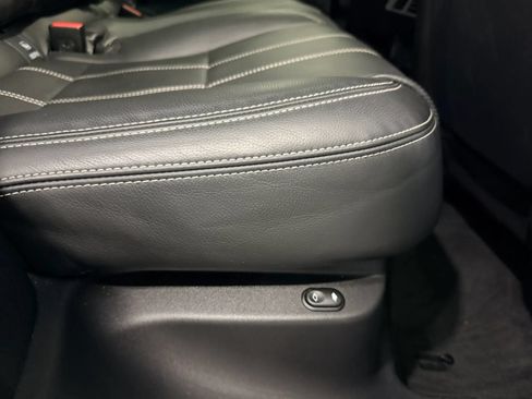 Used 2019 Land Rover Range Rover Velar S AWD/4WD image 24