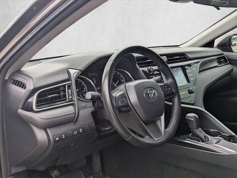 Used 2019 Toyota Camry SE FWD image 9