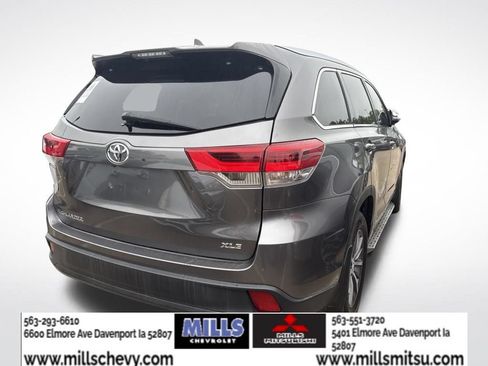 Used 2018 Toyota Highlander XLE FWD image 3