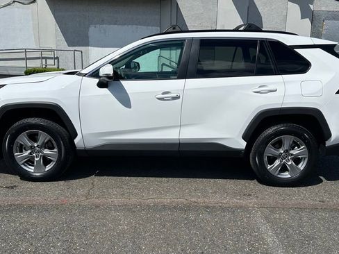 Certified 2022 Toyota RAV4 XLE w/ XLE Grade Weather Package AWD/4WD image 8