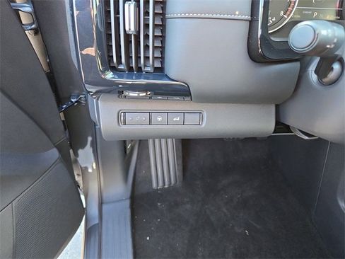 New 2025 Nissan Pathfinder SV w/ Black Appearance Package image 19