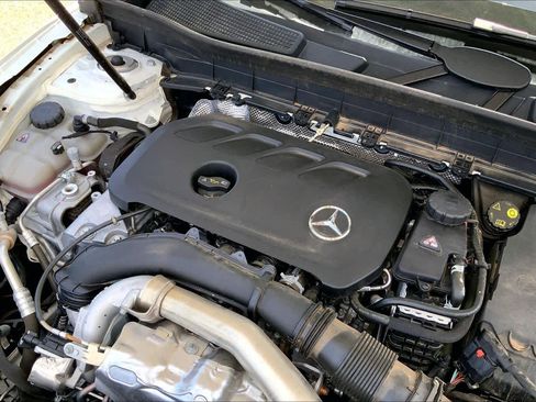 Used 2025 Mercedes-Benz GLB 250 4MATIC image 35