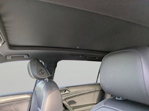 Certified 2023 Volkswagen Tiguan SE R-Line FWD image 19