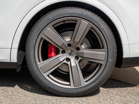 New 2025 Porsche Cayenne Turbo AWD/4WD image 12