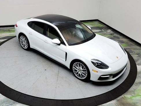 Used 2019 Porsche Panamera 4 image 34