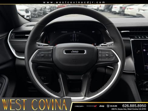 Used 2025 Jeep Grand Cherokee Altitude RWD image 27