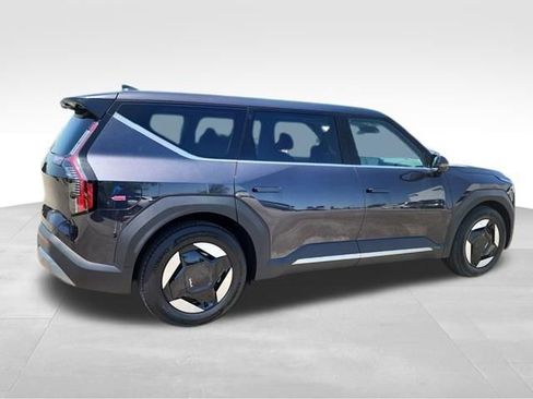 New 2026 Kia EV9 Light RWD image 2