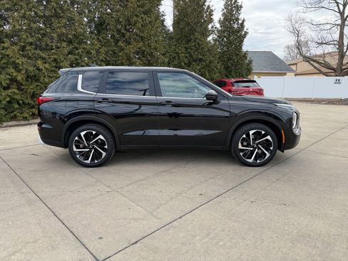 Used 2022 Mitsubishi Outlander SE image 32