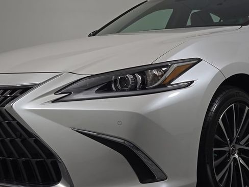 Used 2024 Lexus ES 350 w/ Premium Package FWD image 12