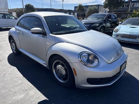 Used 2012 Volkswagen Beetle 2.5 image 7