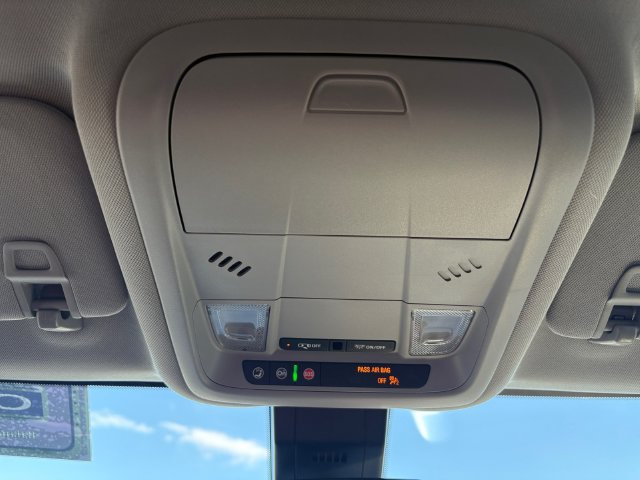 Used 2024 GMC Terrain SLE w/ Driver Convenience Package FWD image 22