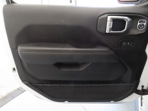 Used 2021 Jeep Wrangler Unlimited Rubicon w/ Uconnect 4C Nav & Sound Group AWD/4WD image 11