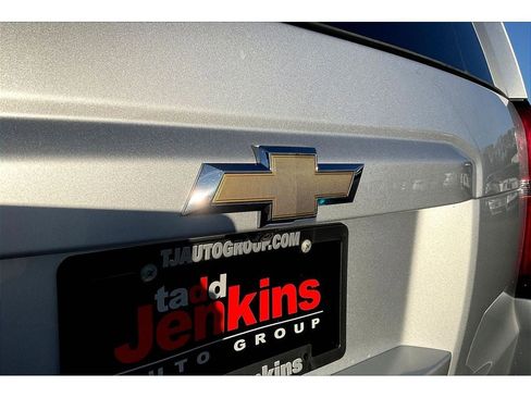 Used 2018 Chevrolet Suburban LT image 9