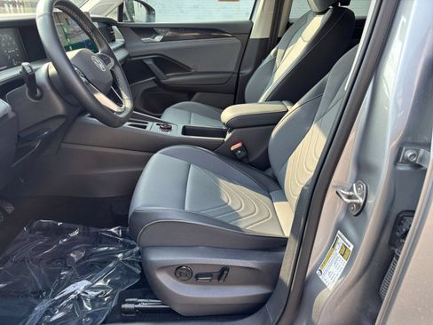 Used 2026 Volkswagen Tiguan SE AWD/4WD image 29