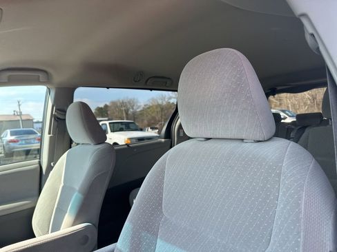 Used 2017 Toyota Sienna LE image 9
