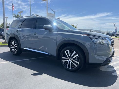 Used 2024 Nissan Pathfinder Platinum w/ Cargo Package FWD image 11