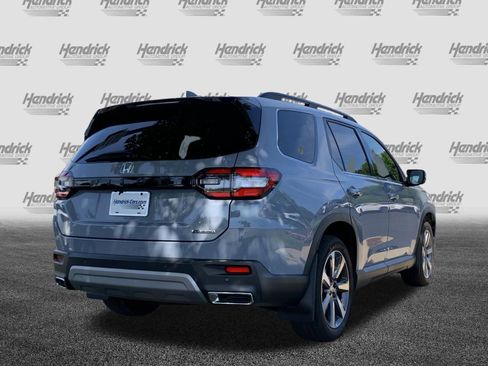 Used 2025 Honda Pilot Touring image 10