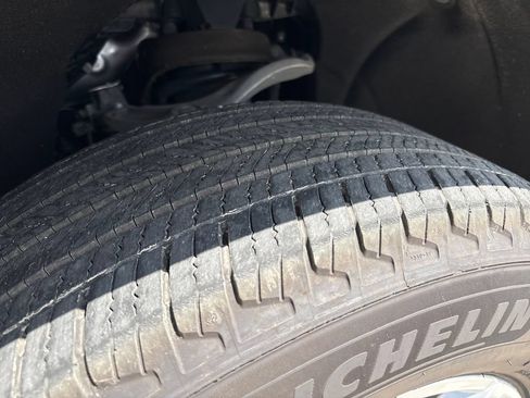 Used 2025 Chevrolet Tahoe LT AWD/4WD image 33