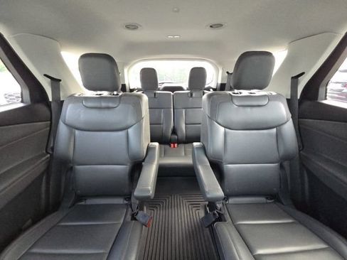 Used 2025 Ford Explorer Active w/ Active Comfort Package RWD image 19