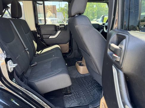 Used 2016 Jeep Wrangler Unlimited Sahara w/ Connectivity Group AWD/4WD image 42