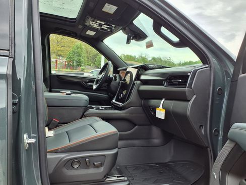 New 2026 GMC Yukon XL AT4 w/ AT4 Premium Package AWD/4WD image 24