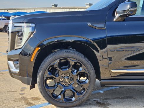 New 2026 GMC Yukon Denali w/ Denali Reserve Package AWD/4WD image 6