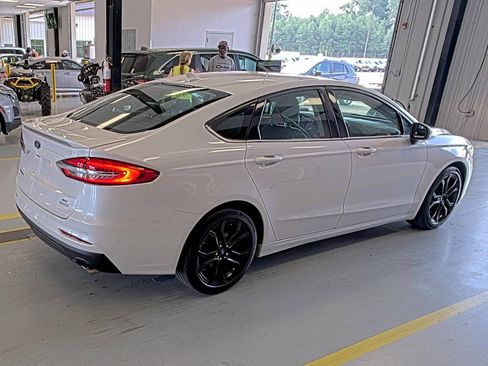 Used 2019 Ford Fusion SE w/ Equipment Group 151A FWD image 4