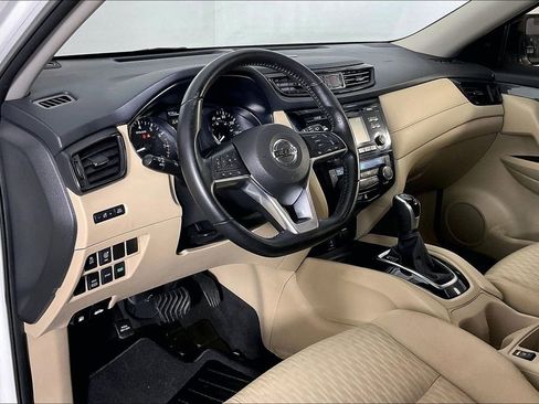 Used 2017 Nissan Rogue SV AWD/4WD image 18