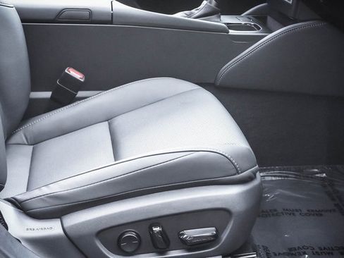 Certified 2025 Lexus ES 300h w/ Premium Package image 25